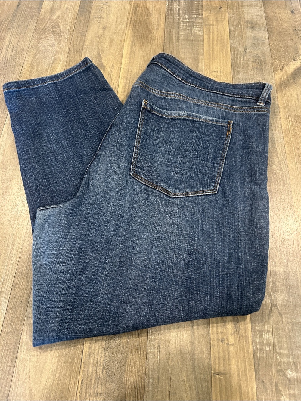 Women’s Straight Jeans in Faded Blue Denim